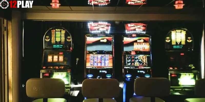 Kham-pha-no-hu-tro-choi-slot-hap-dan-tai-12PLAY Khám phá Nổ hũ – Trò chơi slot hấp dẫn tại 12PLAY